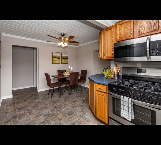 2704 Hubbell Avenue, Des Moines, IA 50317