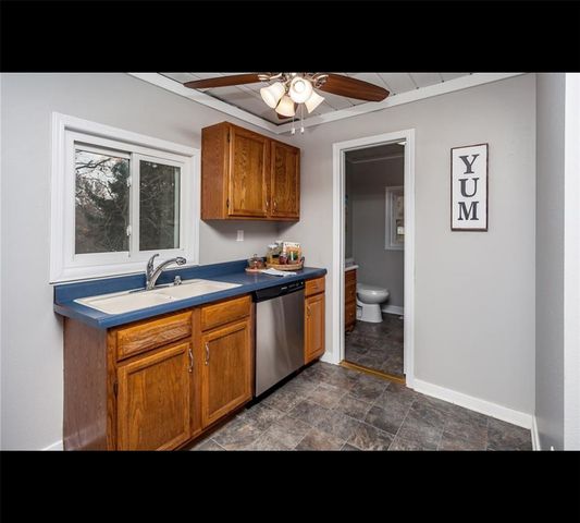 2704 Hubbell Avenue, Des Moines, IA 50317