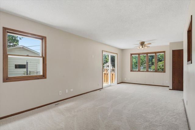 10050 Palm Street NW, Coon Rapids, MN 55433