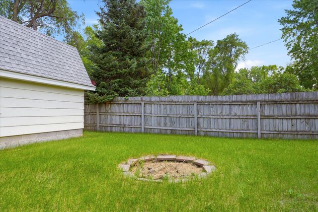 10050 Palm Street NW, Coon Rapids, MN 55433