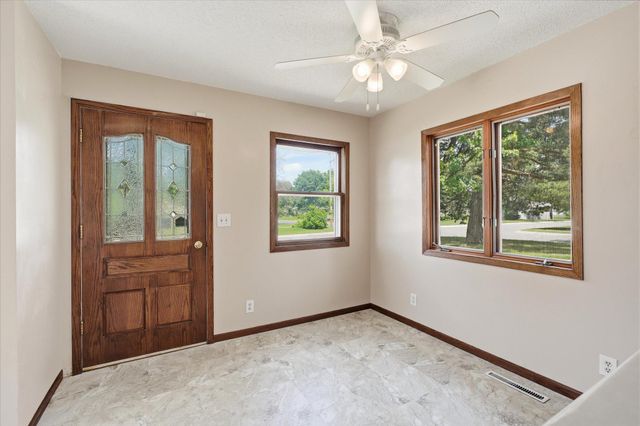 10050 Palm Street NW, Coon Rapids, MN 55433