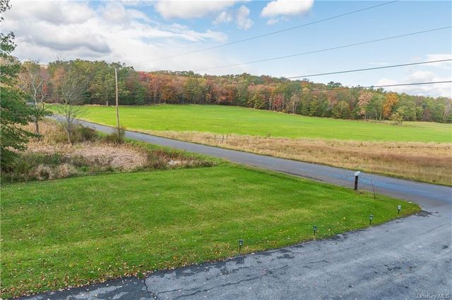9 Low Road, Wallkill, NY 12589