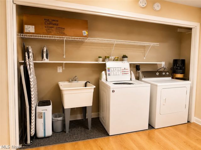 8880 W Ridgewood Drive, Parma Heights, OH 44130