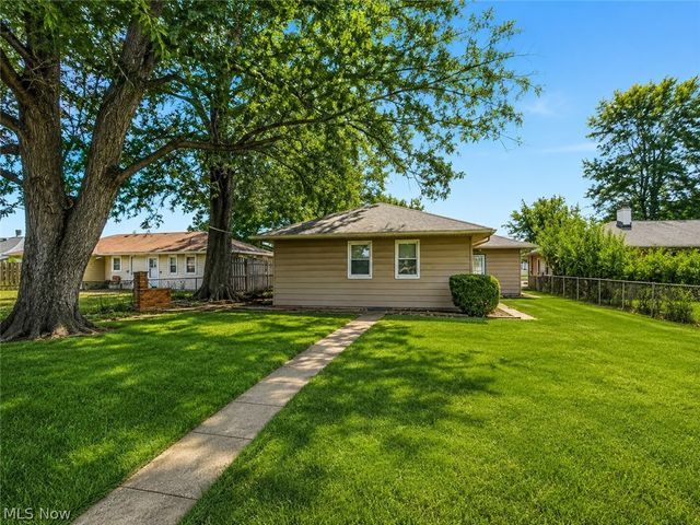 8880 W Ridgewood Drive, Parma Heights, OH 44130