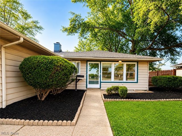 8880 W Ridgewood Drive, Parma Heights, OH 44130