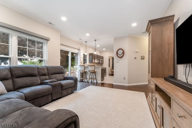 25 Village Square Dr, Union Twp., NJ 08802