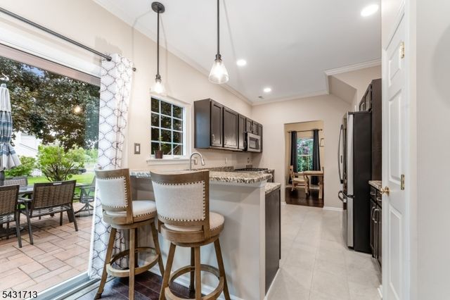 25 Village Square Dr, Union Twp., NJ 08802