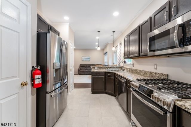 25 Village Square Dr, Union Twp., NJ 08802