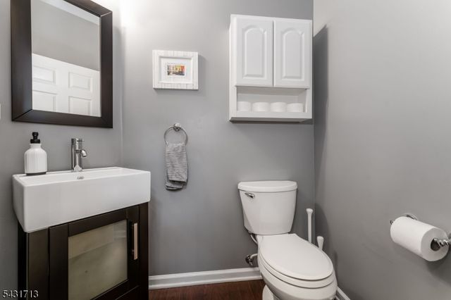 25 Village Square Dr, Union Twp., NJ 08802