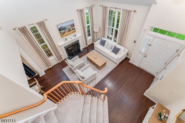 25 Village Square Dr, Union Twp., NJ 08802