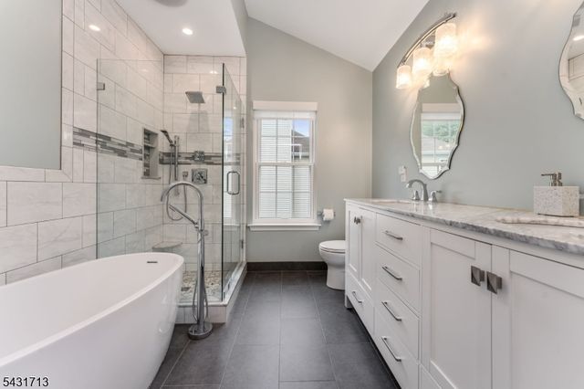 25 Village Square Dr, Union Twp., NJ 08802