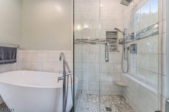 25 Village Square Dr, Union Twp., NJ 08802