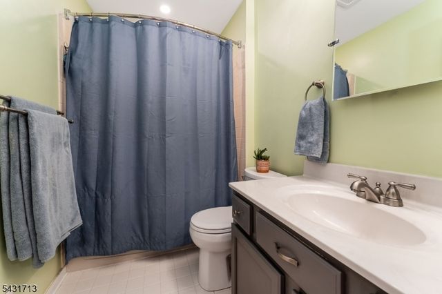 25 Village Square Dr, Union Twp., NJ 08802