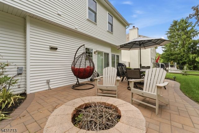 25 Village Square Dr, Union Twp., NJ 08802