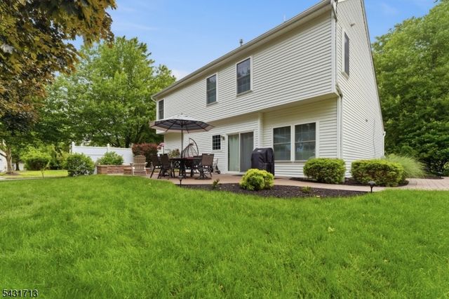 25 Village Square Dr, Union Twp., NJ 08802