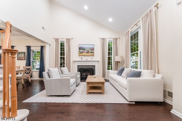 25 Village Square Dr, Union Twp., NJ 08802