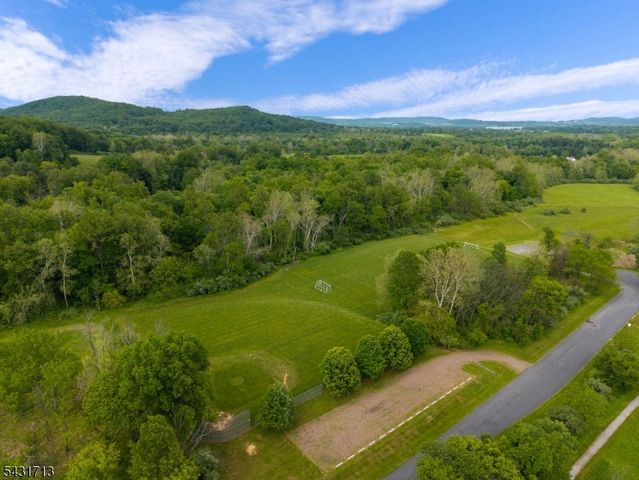 25 Village Square Dr, Union Twp., NJ 08802