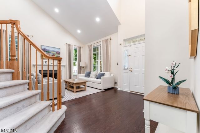25 Village Square Dr, Union Twp., NJ 08802