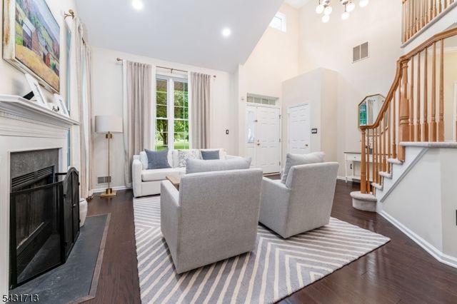 25 Village Square Dr, Union Twp., NJ 08802