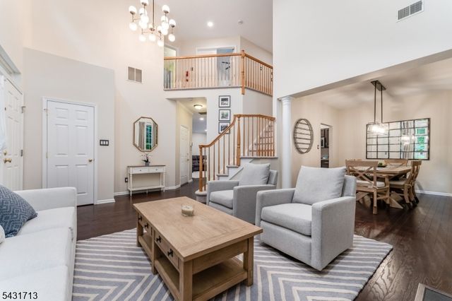 25 Village Square Dr, Union Twp., NJ 08802