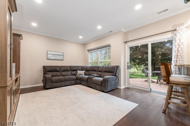 25 Village Square Dr, Union Twp., NJ 08802