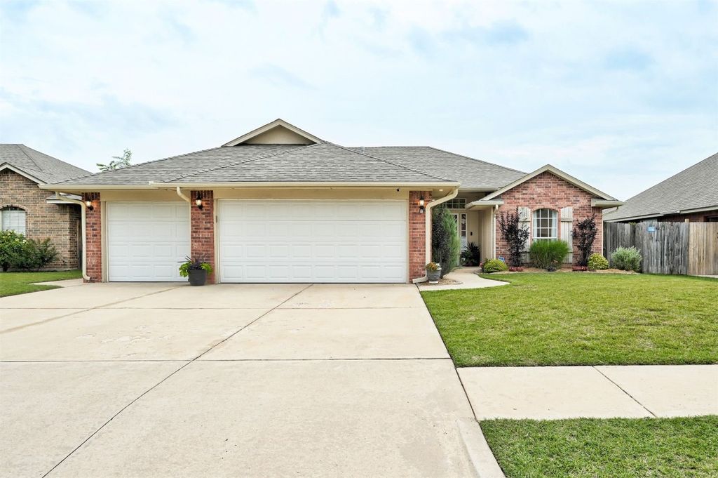 4236 Notting Hill Drive, Moore, OK 73160