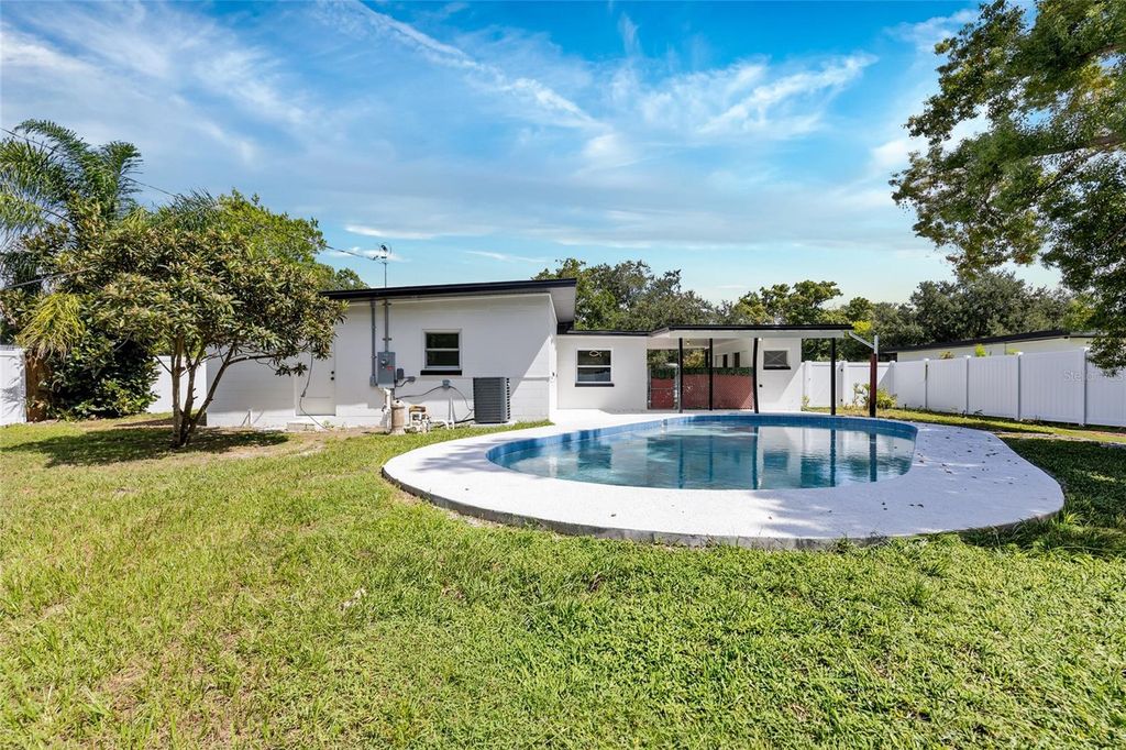 Image 17 of property listing at 1624 BALTIMORE DRIVE, Orlando, FL 32810