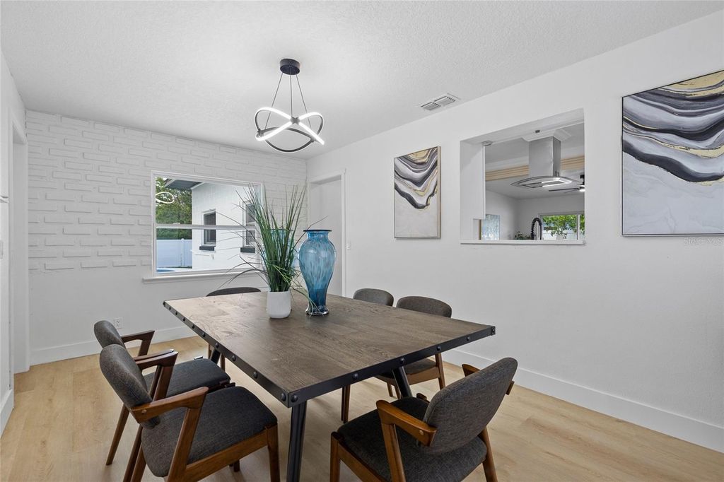 Image 7 of property listing at 1624 BALTIMORE DRIVE, Orlando, FL 32810