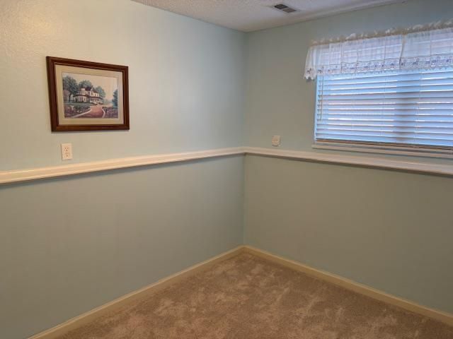 944 S Ash, Newton, KS 67114