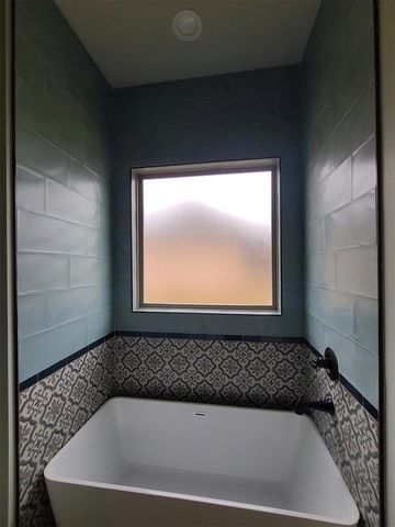 4800 Hambletonian Lane, Mustang, OK 73064