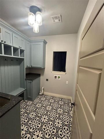 4800 Hambletonian Lane, Mustang, OK 73064