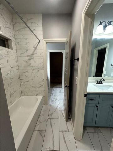 4800 Hambletonian Lane, Mustang, OK 73064