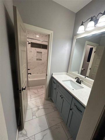 4800 Hambletonian Lane, Mustang, OK 73064