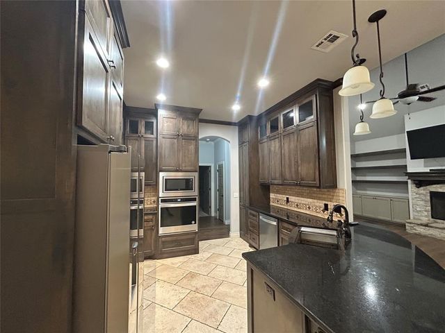 4800 Hambletonian Lane, Mustang, OK 73064