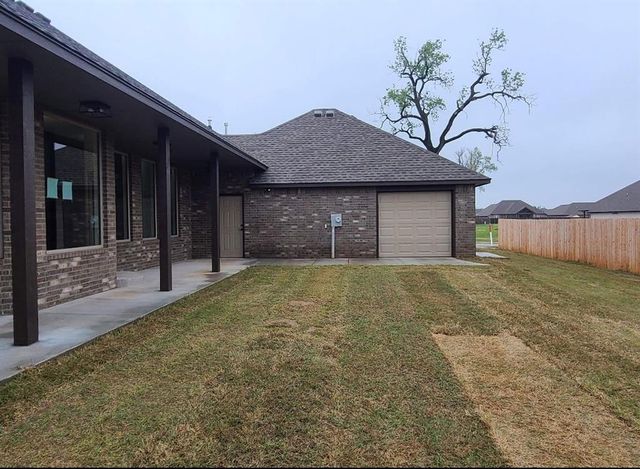 4800 Hambletonian Lane, Mustang, OK 73064