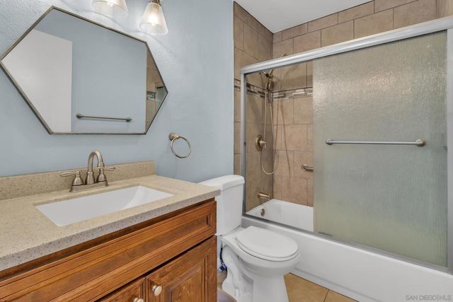 422 Devonshire Gln, Escondido, CA 92027