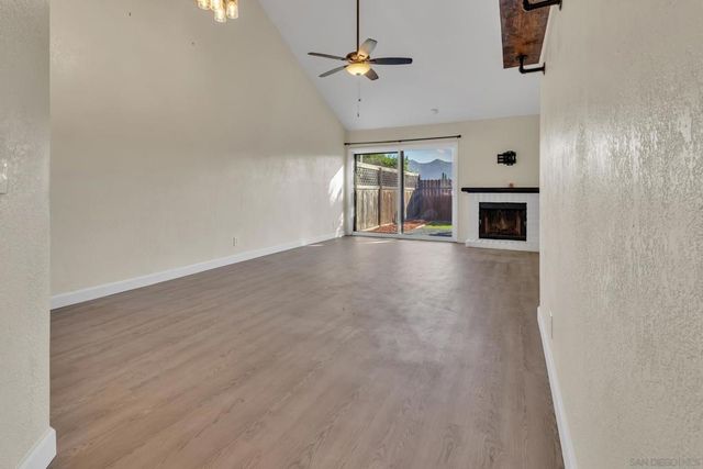422 Devonshire Gln, Escondido, CA 92027
