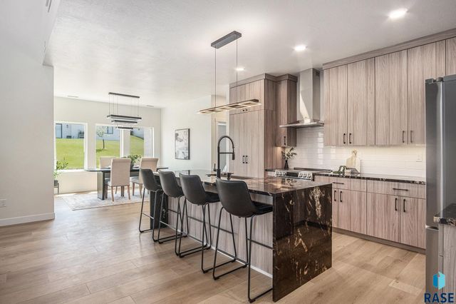 905 N Sylvan Dr, Sioux Falls, SD 57110