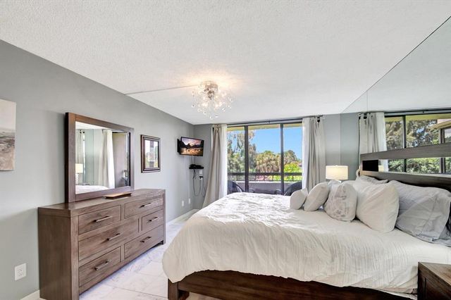 4770 Fountains Dr 304, Lake Worth, FL 33467