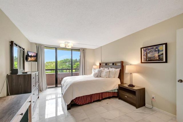 4770 Fountains Dr 304, Lake Worth, FL 33467