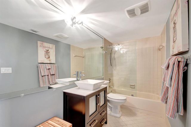 4770 Fountains Dr 304, Lake Worth, FL 33467