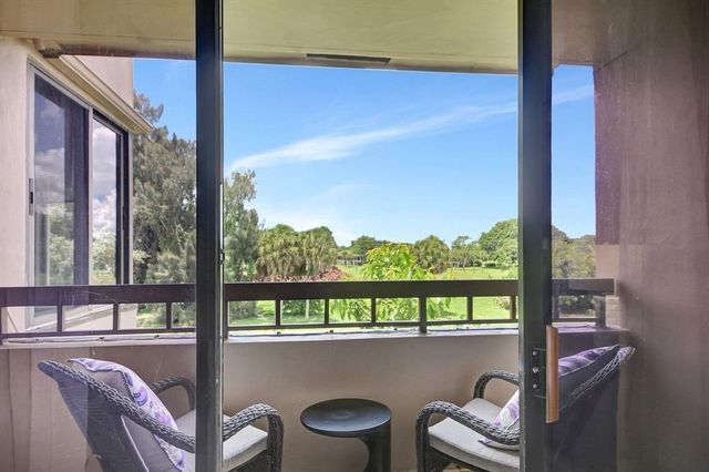 4770 Fountains Dr 304, Lake Worth, FL 33467