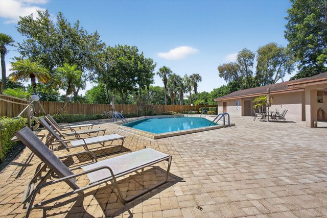 4770 Fountains Drive 304, Lake Worth, FL 33467