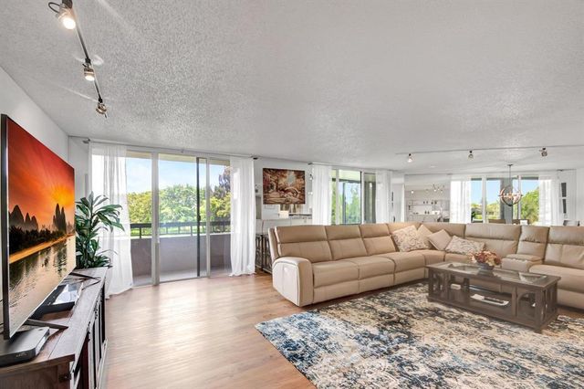 4770 Fountains Dr 304, Lake Worth, FL 33467