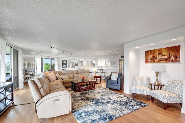 4770 Fountains Dr 304, Lake Worth, FL 33467