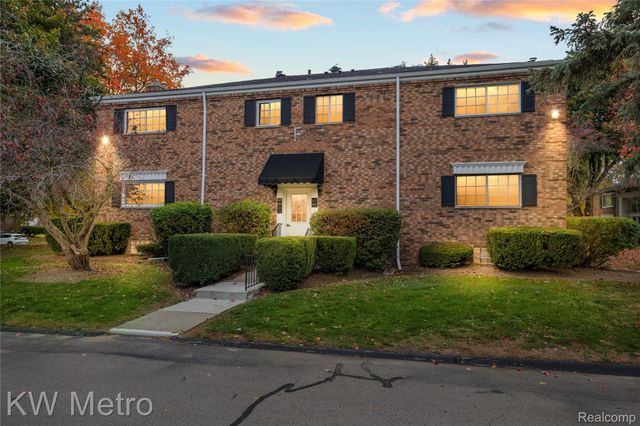 635 E Fox Hills Drive 41, Bloomfield Hills, MI 48304