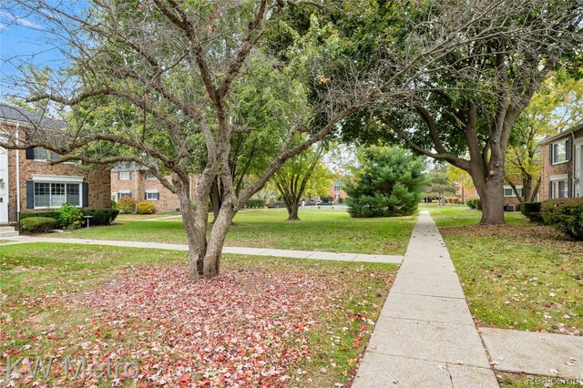 635 E Fox Hills Drive 41, Bloomfield Hills, MI 48304