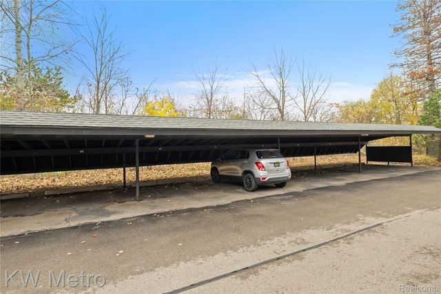 635 E Fox Hills Drive 41, Bloomfield Hills, MI 48304