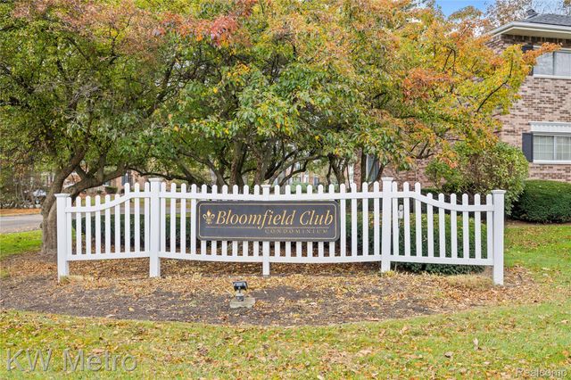 635 E Fox Hills Drive 41, Bloomfield Hills, MI 48304