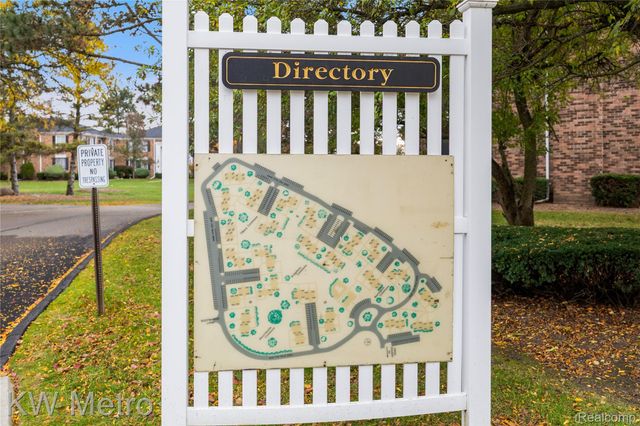 635 E Fox Hills Drive 41, Bloomfield Hills, MI 48304